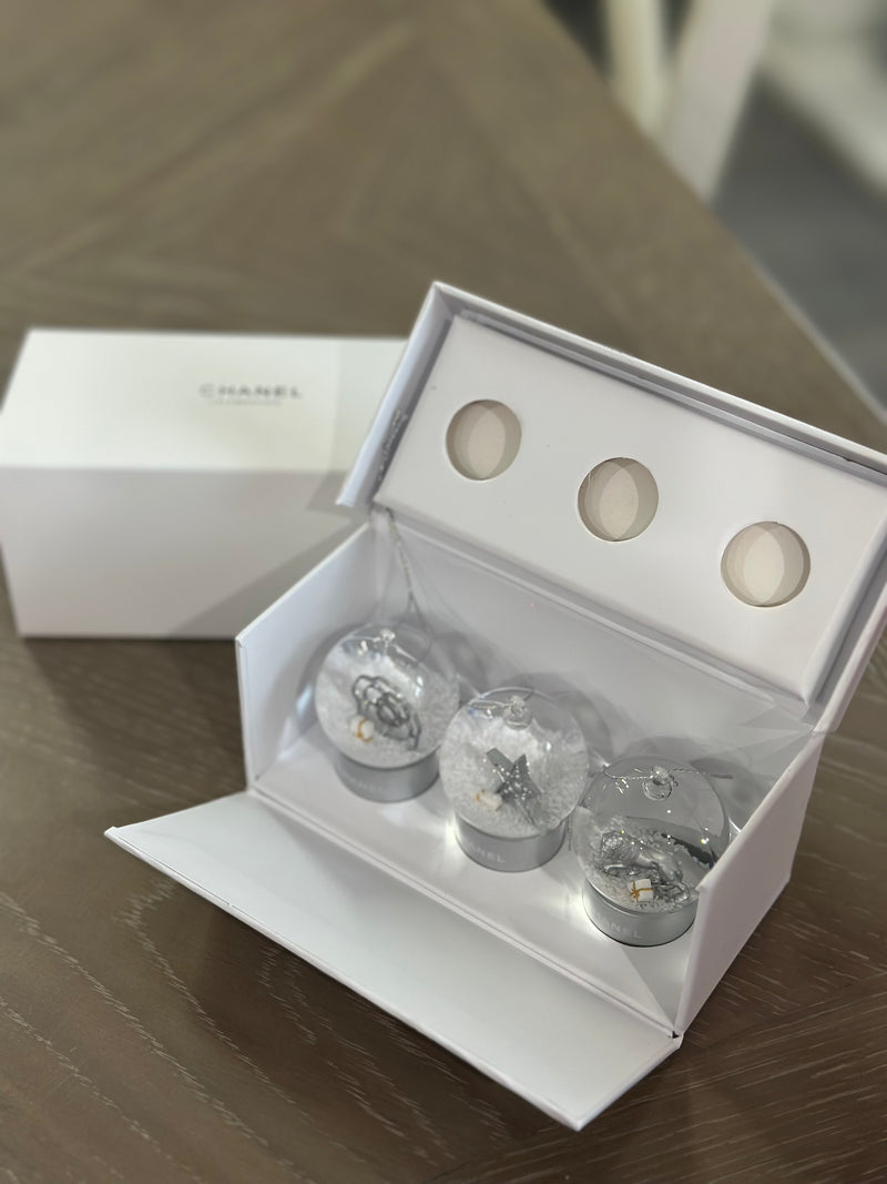 CHANEL 2024 Snow Globe Mini Set Novelty Silver Ornament Limited Edition Rare
