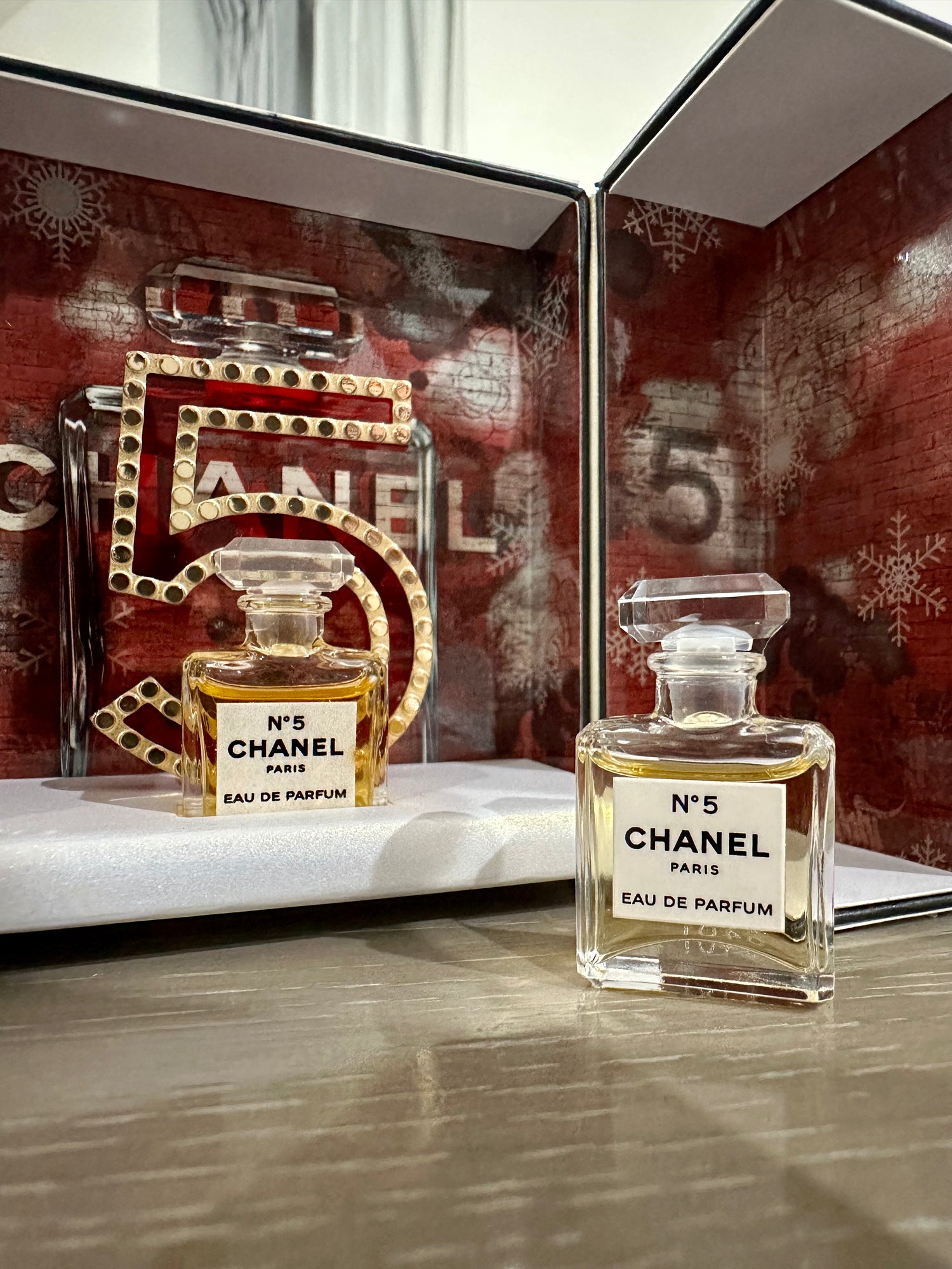 Chanel No 5 Miniature Perfume Exclusive giftbox + 1 More No5 1.5ml