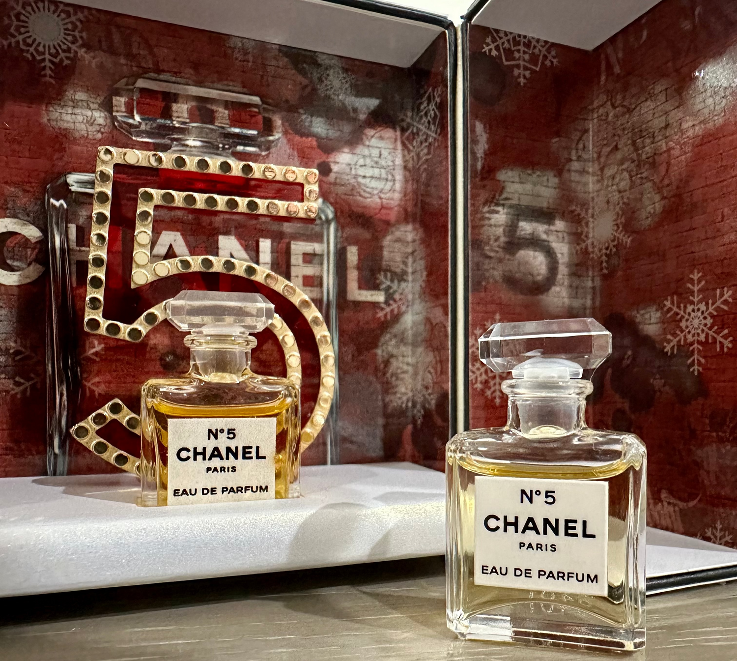 Chanel No 5 Miniature Perfume Exclusive giftbox + 1 More No5 1.5ml