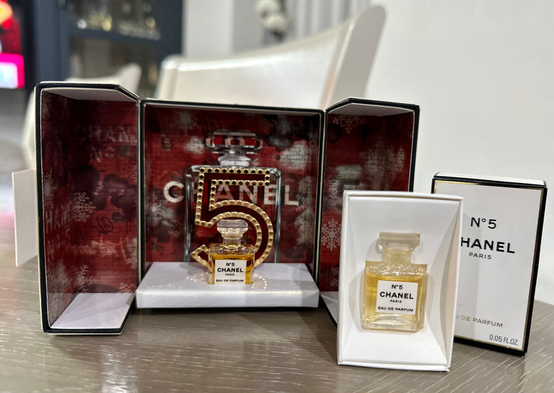 Chanel No 5 Miniature Perfume Exclusive giftbox + 1 More No5 1.5ml