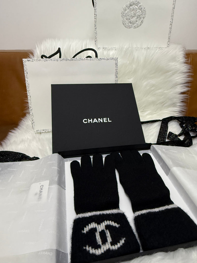 Chanel Black Wool Gloves with Chanel Logo In Box Brand New