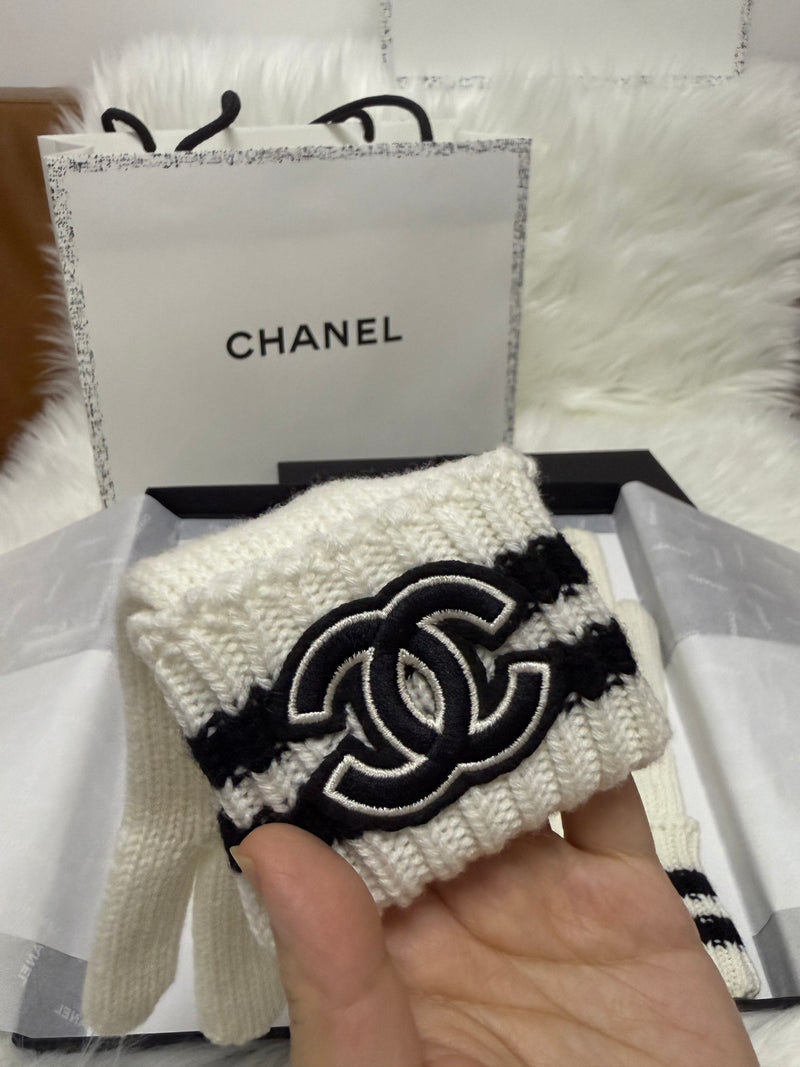 Chanel White Cashmere Gloves with Chanel Logo Brand New In Box