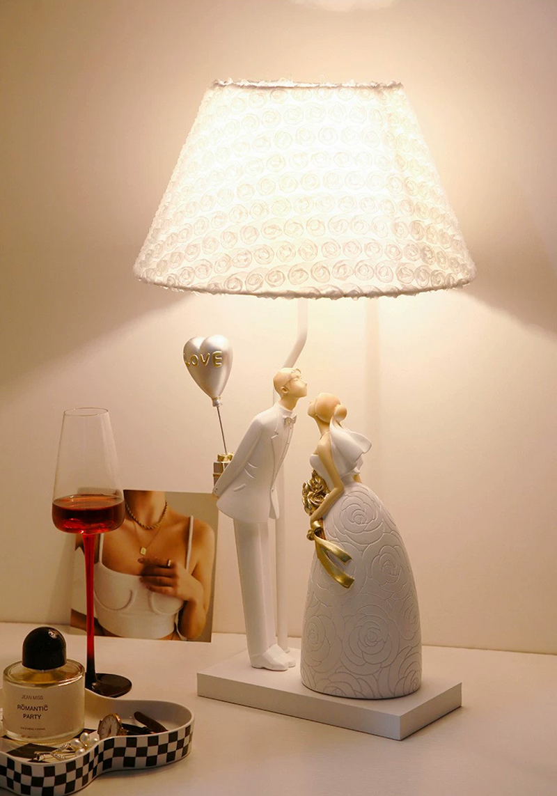 Tabletop Resin Lovers Wedding Couple Table Lamp USB Light with Balloon