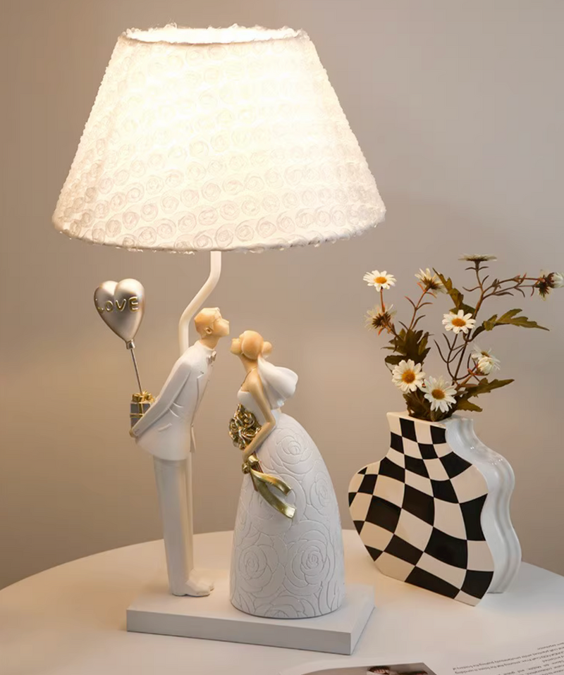 Tabletop Resin Lovers Wedding Couple Table Lamp USB Light with Balloon